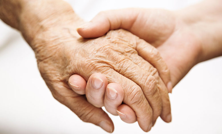 Une nouvelle loi en faveur des personnes âgées - vieillir dans la dignité