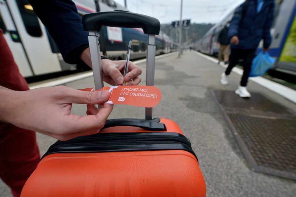 Étiquette SNCF sur bagage